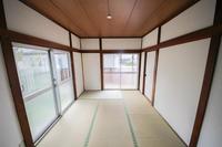 その他:日本における住宅の顔と言っても過言ではない和室は、ただ住むだけでなく、畳の香り、目透かし天井の木々の艶や木目の美しさを五感で感じることで、住まう人をひと味違った上質な空間へと誘います。