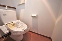 トイレ:白を基調とした清潔感のあるトイレです。
明るい雰囲気となっています。