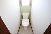 トイレ:白を基調とした清潔感のあるトイレです。ウォシュレット新規交換予定！
明るい雰囲気となっています。