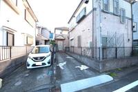 その他:駐車スペース3台分！前面道路は車通りも少ないので駐車が苦手な方でも安心して駐車していただけます。