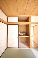 収納:奥行きがあるので様々なものが収納できます。居室にも物が溢れずすっきりとした部屋でお過ごしいただけます。