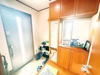その他:すっきりとした玄関です。
シューズボックスの棚の上には飾りなどがおける空間となっております。