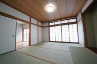 その他:広々とした8帖和室は、モダンな感覚と調和。明るい畳が穏やかな雰囲気を醸し出します。畳表替えいたしました！