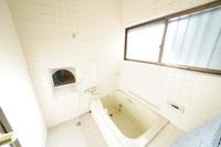 浴室:一日の疲れを癒やしてくれる空間です。入浴剤を入れたりアロマを炊いたりしてみてはいかがでしょうか？
