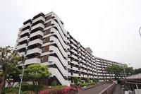 キッチン:小学校まで徒歩10分圏内とお子様の通学にも適した立地となっています。子育て世代に向いた物件となっております。