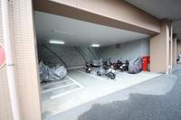 その他:バイク置き場