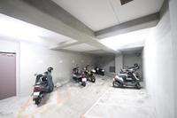 その他:バイク置き場