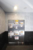 リビング:エントランスの中にある宅配BOXです。