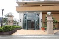 その他:開放的なエントランス、車をつけることが出来、とても便利です。