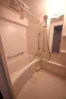 浴室:一日の疲れを癒やしてくれる空間です。入浴剤を入れたりアロマを炊いたりしてみてはいかがでしょうか?