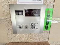 その他:オートロック「この一歩先は、住まう人の特権。優越感と安心をくれるエントランス。」