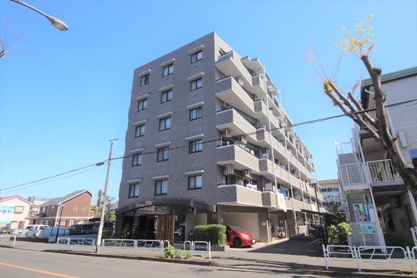 外観:閑静な住宅街に立地しています。
角部屋のため眺望、通風、陽当り良好です。