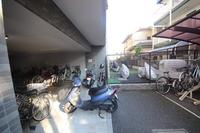 その他:自転車やバイクの出し入れがしやすい駐輪場です。
雨でも濡れないです。