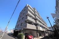 キッチン:京王高尾線「めじろ台」駅徒歩13分
JR中央線「西八王子」駅徒歩18分の立地です。