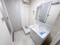 洗面室:明るい空間で、毎日をもっと美しく！たっぷり収納の洗面台と洗濯機置場で、快適なサニタリー！
洗面台を新規交換いたしました！