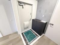 その他:「ただいま」を、もっと心地よく！デザインクロスと大容量収納付きの玄関！下駄箱新規設置いたしました！