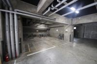 浴室:屋根付きの自転車置き場。雨や雪から守ってくれ、雨に濡れることなく自転車の利用が可能です。