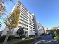 その他:ゆとりある敷地と豊かな緑！青空の下、安心の大規模コミュニティで新しい毎日を！