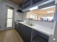 キッチン:広々した使い勝手の良いキッチン！床下収納ございます！
料理の時間も楽しいひと時になるのではないでしょうか。