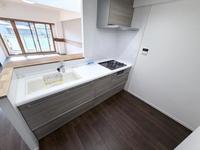 キッチン:広々した使い勝手の良いキッチン！
料理の時間も楽しいひと時になるのではないでしょうか。