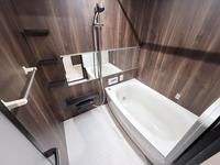 浴室:一日の疲れを癒やしてくれる空間です。入浴剤を入れたりアロマを炊いたりしてみてはいかがでしょうか？
