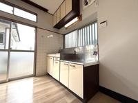 キッチン:広々した使い勝手の良いキッチン！
料理の時間も楽しいひと時になるのではないでしょうか。