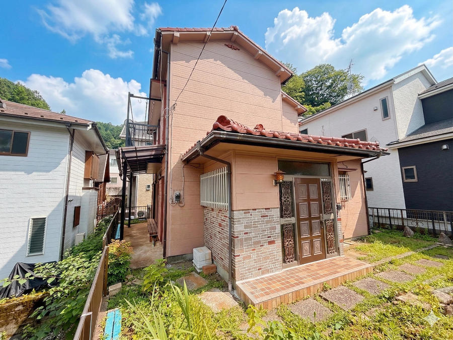 外観:JR中央線「高尾」駅徒歩12分